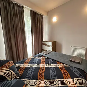 Cozy With Terrace In Quite Neighborhood Апартаменты Тбилиси